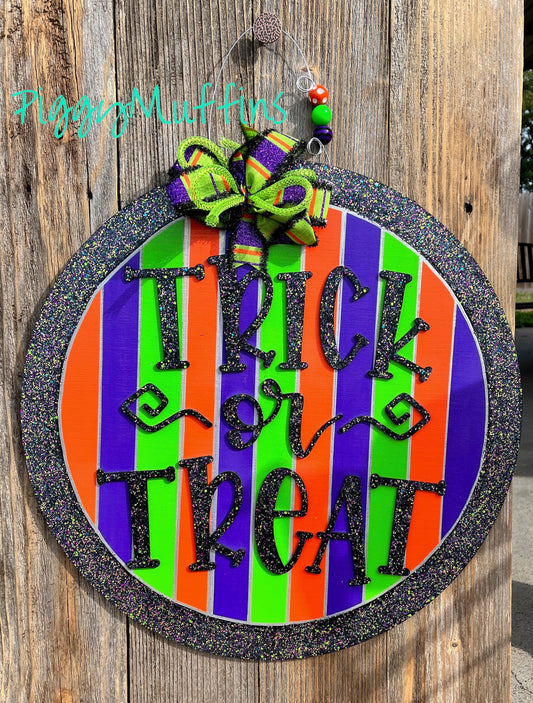 SHIPS TODAY Halloween Door Hanger | Cute Whimsical Halloween Skull Door Hanger |  Halloween Wreath | Skeleton Wreath | Trick or Treat Wreath