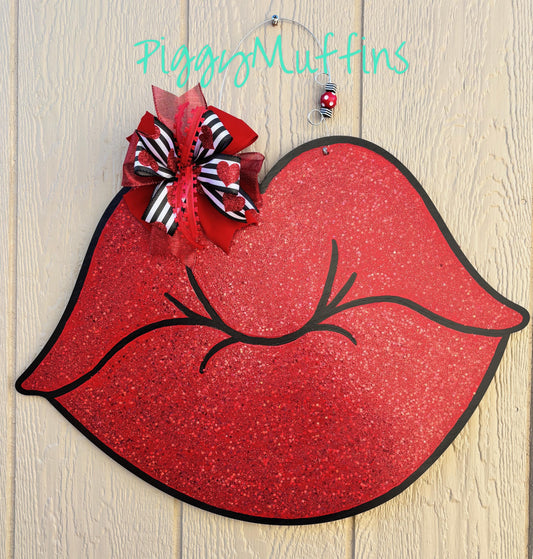 Valentine Door Hanger | Lips Door Hanger | Kiss Door Hanger| Valentine Wreath | Lipstick Doorhanger | Valentine Decoration | Piggymuffins