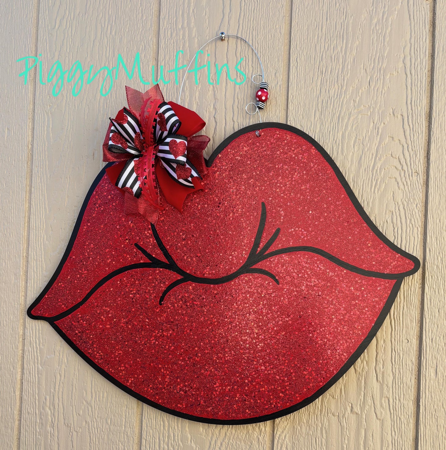 Valentine Door Hanger | Lips Door Hanger | Kiss Door Hanger| Valentine Wreath | Lipstick Doorhanger | Valentine Decoration | Piggymuffins